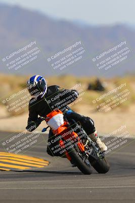 media/Oct-08-2022-SoCal Trackdays (Sat) [[1fc3beec89]]/Turn 16 (125pm)/